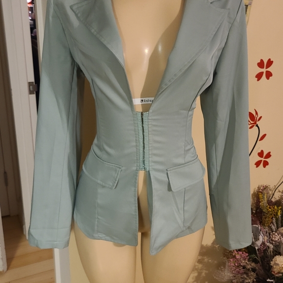 Blazer - Picture 7 of 8